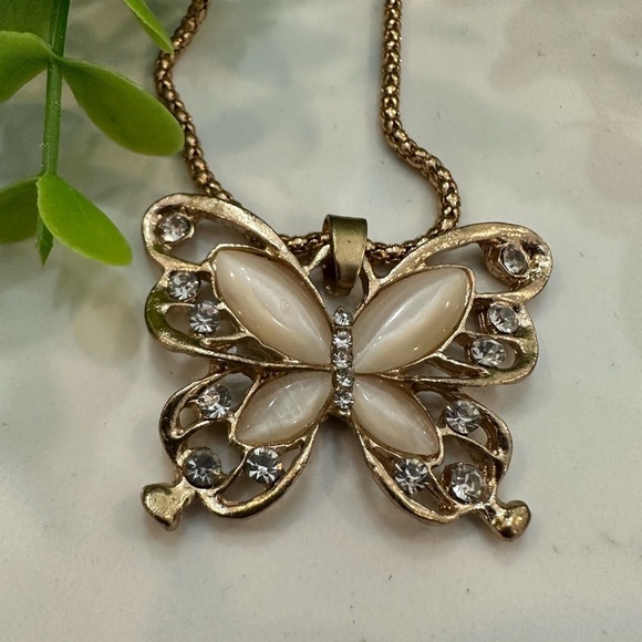 🎄 Butterfly costume jewelry gold with faux diamonds rose opal  long chain - Picture 1 of 6